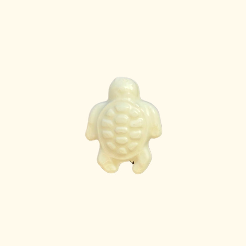 charms tortue blanche en ceramique